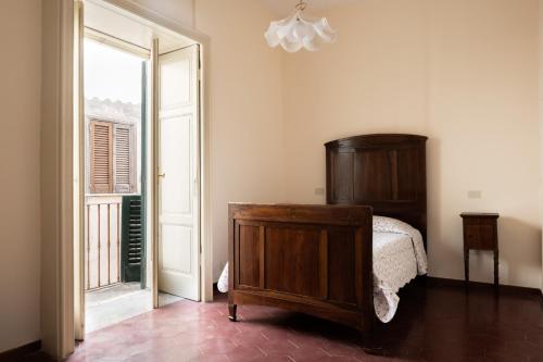 a bedroom with a bed and a large window at Dimora 'Medoro' in Colli al Volturno