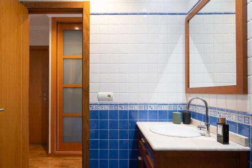 a bathroom with a sink and a mirror at La Galeria in Vigo