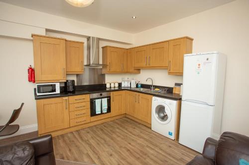 Η κουζίνα ή μικρή κουζίνα στο Norton Serviced Apartments