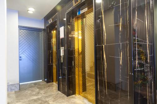 Ένα μπάνιο στο Türkay Hotel