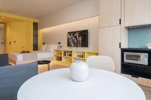 Elegant Suite - Aiolou Street