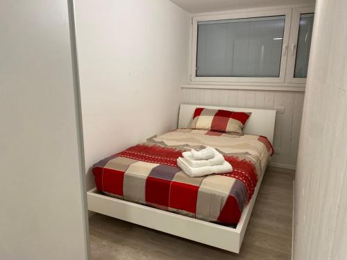 a small bedroom with a bed and a window at Dimora Casere 1 - zona centro - 200 mt da piste sci in Piancavallo