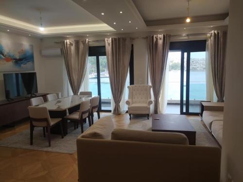 Central Apartment Sea View in Chalkida
