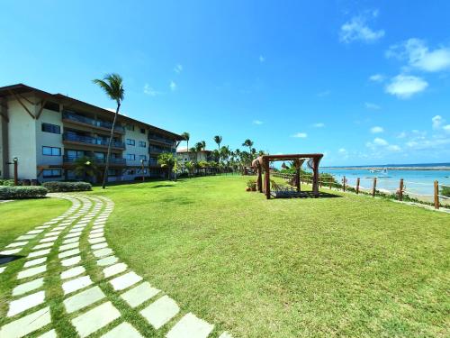 a park next to the beach with a playground at Refeições inclusa - Polinesia Resort - Porto de Galinhas - Apartamentos com somente 1 opção de Térreo com Piscina Privativa - Acesso ao Hotel Samoa in Porto De Galinhas