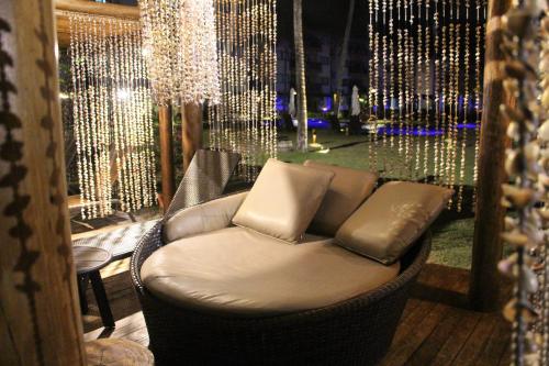 a chair sitting in a room with lights at Refeições inclusa - Polinesia Resort - Porto de Galinhas - Apartamentos com somente 1 opção de Térreo com Piscina Privativa - Acesso ao Hotel Samoa in Porto De Galinhas