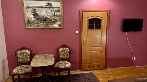 TV a/nebo společenská místnost v ubytování HOTEL - Pałac Słonowice