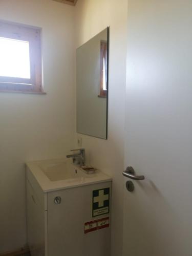 a bathroom with a sink and a mirror at Cabaninha de Cabana Maior in Cabana Maior