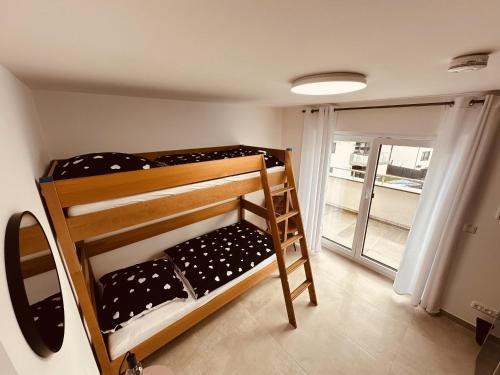 Ένα ή περισσότερα κρεβάτια σε δωμάτιο στο Family apartment in Erlensee - Autobahn A45 A66 - Frankfurt Airport FRA