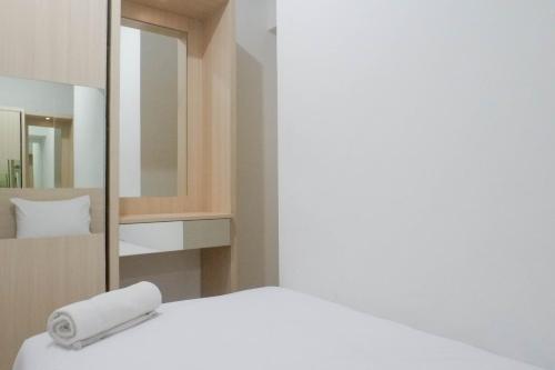 Ένα ή περισσότερα κρεβάτια σε δωμάτιο στο Relaxing and Serene 2BR Apartment at Tanglin Supermall Mansion By Travelio