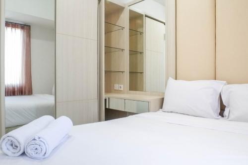 Ένα ή περισσότερα κρεβάτια σε δωμάτιο στο Relaxing and Serene 2BR Apartment at Tanglin Supermall Mansion By Travelio