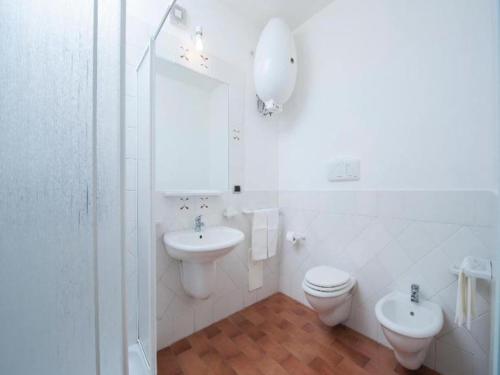 Two-room apartment in a complex photo 3