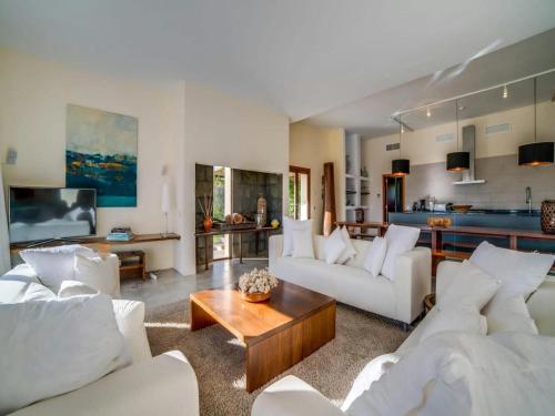 Afbeelding uit fotogalerij van Hillside Luxury Villa with Pool in Cala Millor