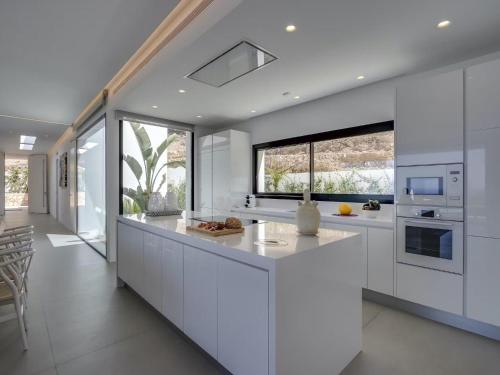 Η κουζίνα ή μικρή κουζίνα στο Villa in Ibiza with Stunning Sea Views