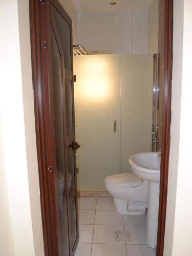 Vonios kambarys apgyvendinimo įstaigoje اجنحة النرجس الفندقية