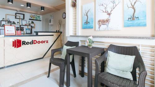 Η κουζίνα ή μικρή κουζίνα στο RedDoorz @ Bridgeway Hotel Tuguegarao City