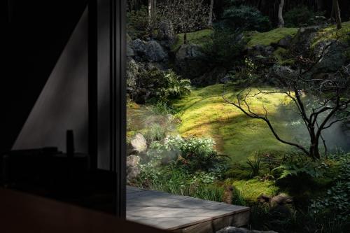 a view of a garden from a window at Yakamoz Qianchuan Hotel in Lin'an