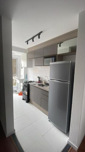 Køkken eller tekøkken på Apartamento confortável Animália Park, Thermas Da Mata, Shopping