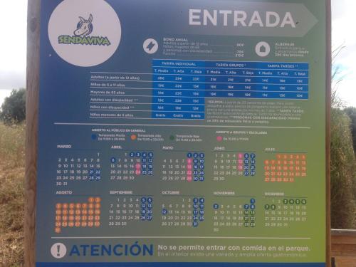 a sign for the entrance to emirida at Apartamento Turistico Cigüeña de Arguedas in Arguedas