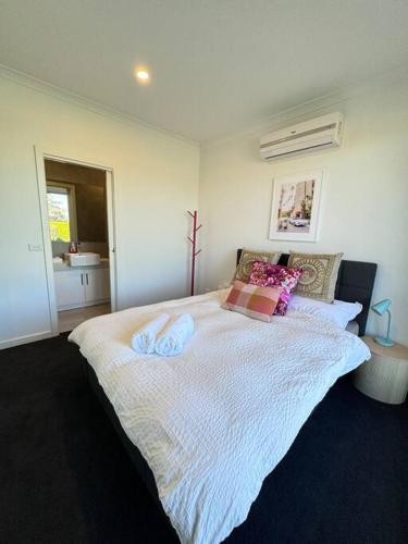 Кровать или кровати в номере New house near Monash Hospital, just a 3-min walk