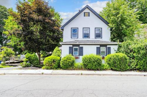 Zahrada ubytování Two-Bedroom Home 25 min to NYC free parking-UNIT-2