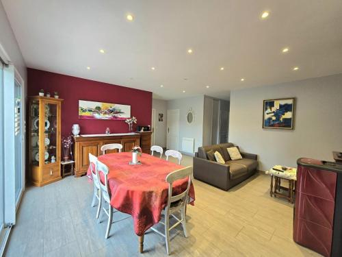 Photo de la galerie de l'établissement Belle maison plain-pied à 2 pas de Périgueux, terrasse, jardin clos, confort moderne, animaux bienvenus - FR-1-616-99, à Champcevinel