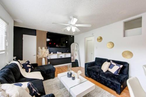 Χώρος καθιστικού στο 1 Bedroom Getaway in Houston