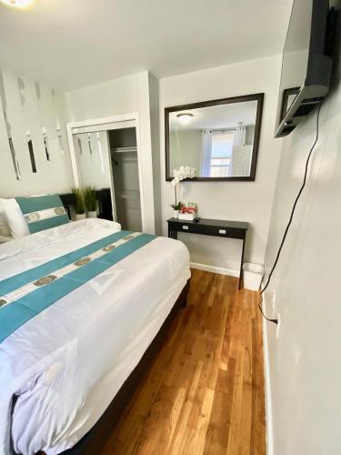 Katil atau katil-katil dalam bilik di Escape to Spectacular Skyline 12Mints From NYCity