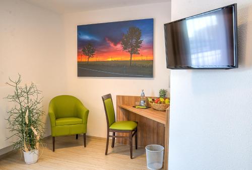 TV a/nebo společenská místnost v ubytování Landhaus Bennstedt