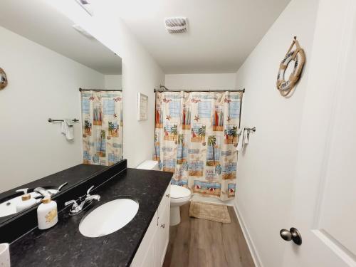 Ένα μπάνιο στο Ranch Home! Near UNCC, Medieval, Pavilion & Uptown