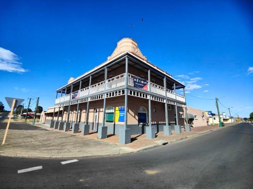 a building on the corner of a street at The Club Hotel Collie in Collie