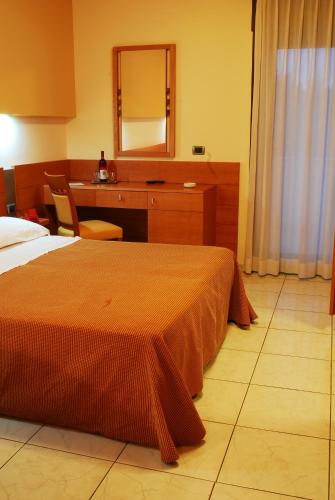 Una cama o camas en una habitación de Hotel Club Astor