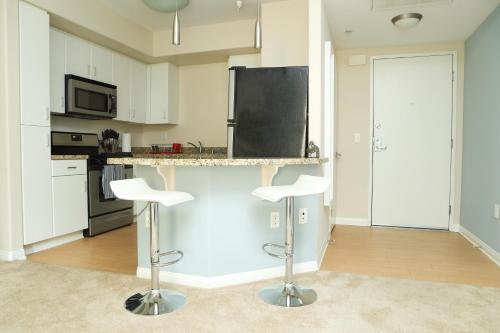 Η κουζίνα ή μικρή κουζίνα στο Amazing Apartments near the grove