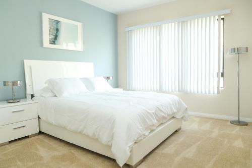 Ένα ή περισσότερα κρεβάτια σε δωμάτιο στο Amazing Apartments near the grove