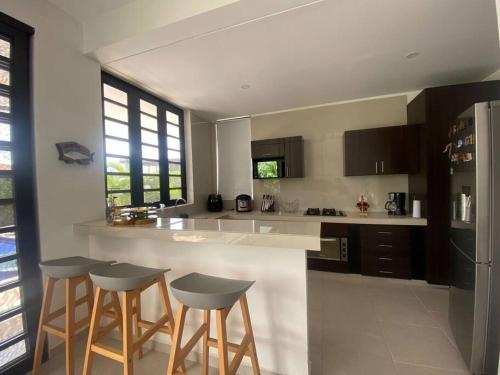 Una cocina o cocineta en Condominio Flandes - Girardot