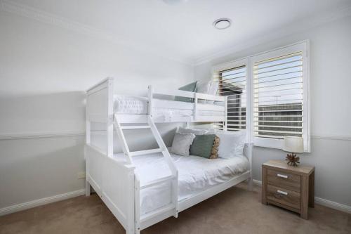 Ένα ή περισσότερα κρεβάτια σε δωμάτιο στο Spacious Pet Friendly Ping Pong Table