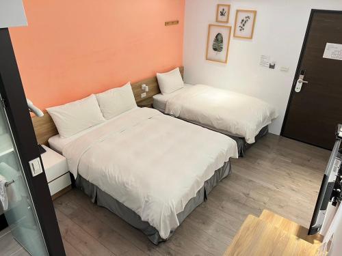 Postel nebo postele na pokoji v ubytování Greenight Hotel