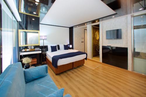 a hotel room with a bed and a couch at The Hera Platinum Hotel in Istanbul