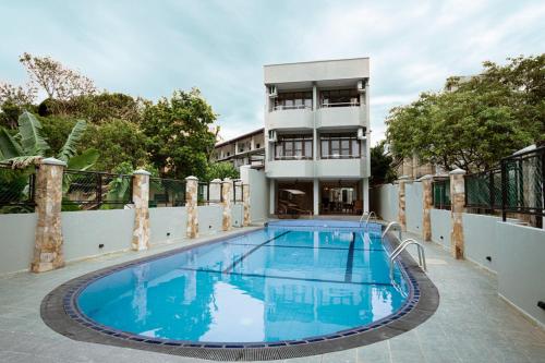 Bazén v ubytování Lavendish Beach Resort nebo v jeho okolí