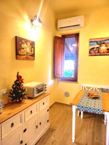 a kitchen with a counter with a microwave on it at Villino I Girasoli in Chianni