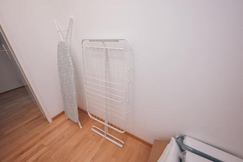 a metal radiator in the corner of a room at Designer-Apartment zum Wohlfühlen in Vienna