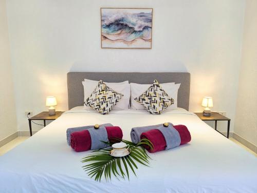 Postel nebo postele na pokoji v ubytování Ocean Half Moon Villa - by KohChangVillas