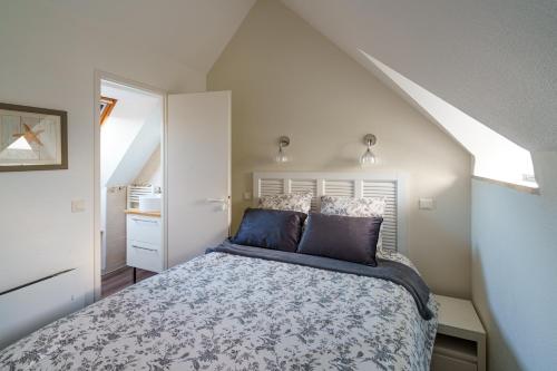 En eller flere senge i et værelse på La plage du Trez - Charmant duplex avec vue mer