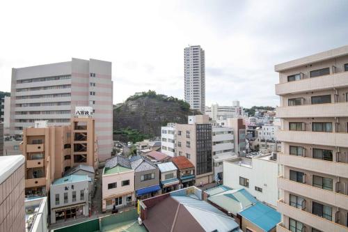 a view of a city with tall buildings at 横須賀アロハハウス702 in Yokosuka