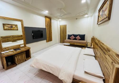 Postel nebo postele na pokoji v ubytování Hotel Shripad