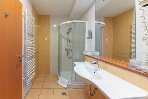 a bathroom with a shower and a sink at Garni Hotel Azul in Kranj