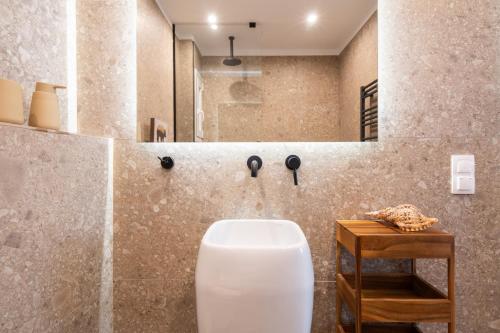 3BR Petralona Escape