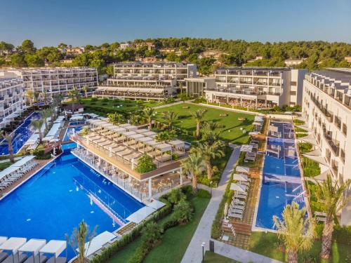 Πισίνα στο ή κοντά στο Zafiro Palace Palmanova