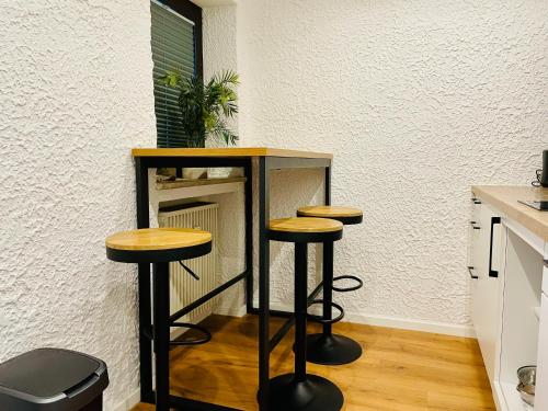 a bar with stools in the corner of a kitchen at Jopachalets Pfronten in Pfronten