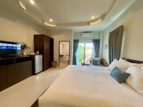 Postel nebo postele na pokoji v ubytování The Langstan Suites