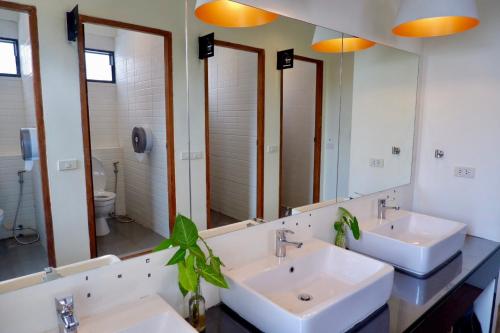 Ένα μπάνιο στο Red Panda Hostel & Cafe